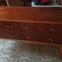 Comò con cassetti