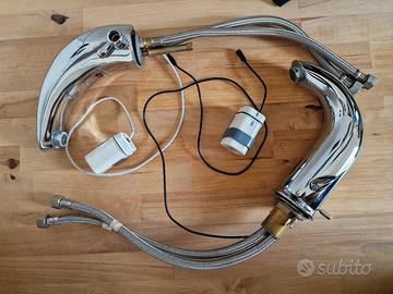 Lotto 2 rubinetti acqua calda e fredda automatici 