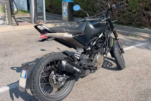Husqvarna svartpilen 125 2023