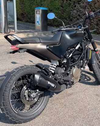 Husqvarna svartpilen 125 2023