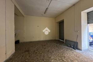 NEGOZIO A NAPOLI