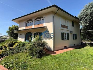 Villa di 433 m² con più di 5 locali e box auto dop