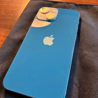 Iphone 13 mini con accessori