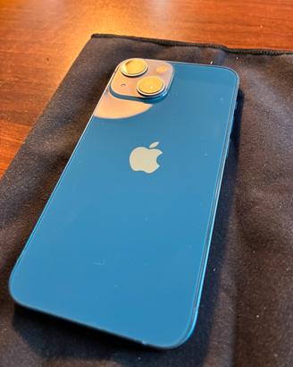 Iphone 13 mini con accessori