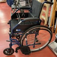 Sedia a rotelle manuale blu