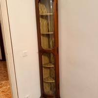 Elegante Angoliera a Vetrina in Stile Biedermeier
