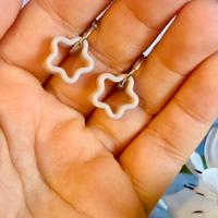 Orecchini in resina fatti a mano