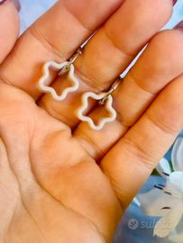 Orecchini in resina fatti a mano