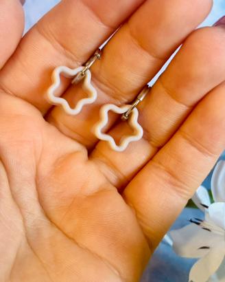 Orecchini in resina fatti a mano