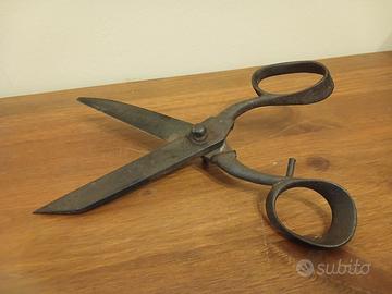 Forbici antiche da sartoria in ferro battuto