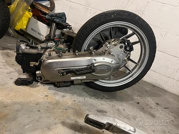 Blocco motore sym scooter completo con scarico