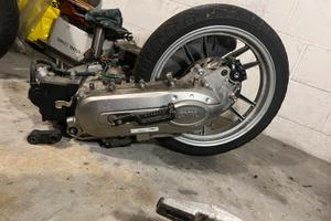 Blocco motore sym scooter completo con scarico