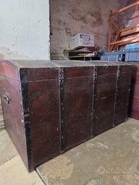 Baule in legno con profili in ferro 121x70cm H65