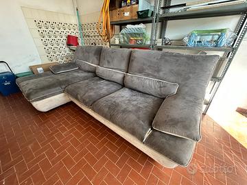 Divano 4 posti con penisola