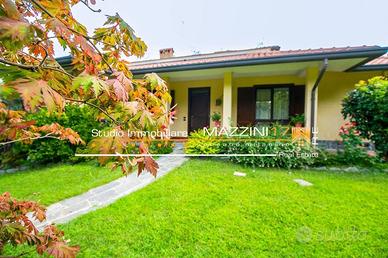 Villa di 330 m² con 5 locali e box auto doppio a B