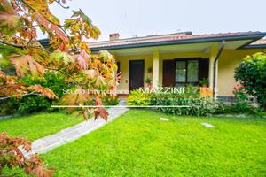 Villa di 330 m² con 5 locali e box auto doppio a B
