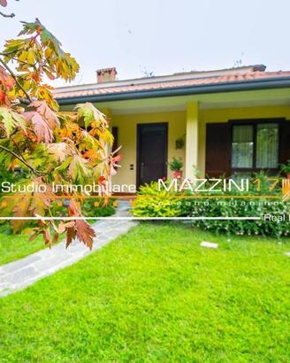 Villa di 330 m² con 5 locali e box auto doppio a B