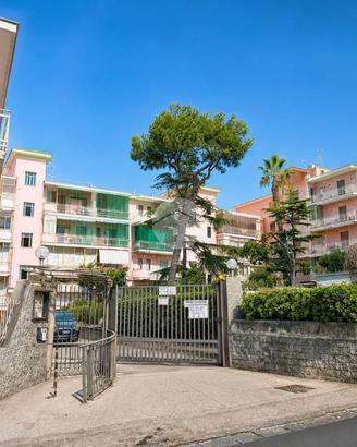 4 LOCALI A TORRE DEL GRECO