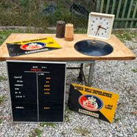 Listino bar, orologio, lampadario smaltato