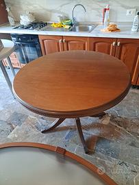 Tavolo di legno allungabile 