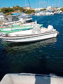 Barca con motore 2024