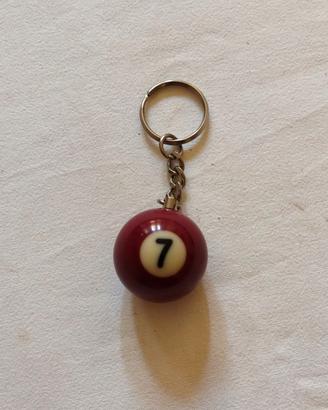 Portachiavi a forma di palla da biliardo numero 7.