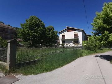 Villa Signorile con Ampio Giardino Privato a Bagna
