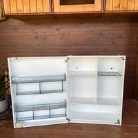 Armadietto medicinali