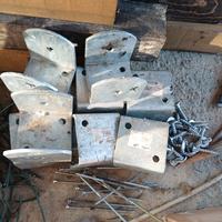 staffe metalliche a forma di U