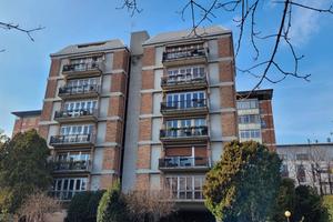 Appartamento tricamere con posto auto scoperto