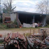 Magazzino con tettoia zona centrale