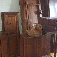 armadio  stile arte povera e divano in pelle 3 p.