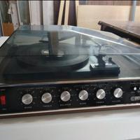 Giradischi o radio antica 