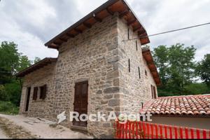 EX MULINO DELL'800 NELL'ENTROTERRA MARCHIGIANO