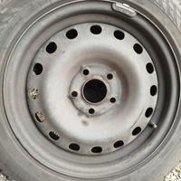 4 cerchi con gomme invernali 205/55 R16 