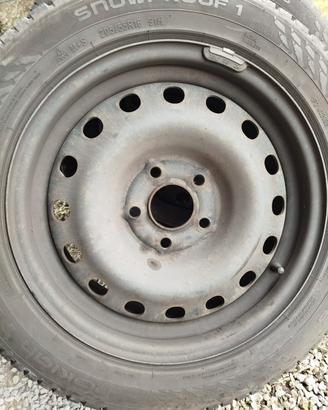 4 cerchi con gomme invernali 205/55 R16 