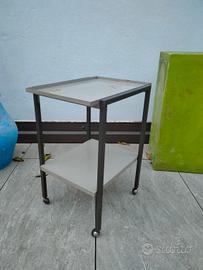 carrello vintage con ruote
