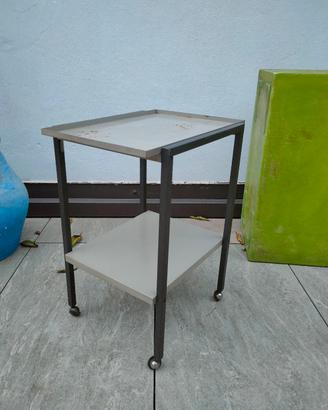 carrello vintage con ruote