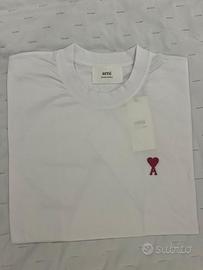 T shirt bianco con cuore