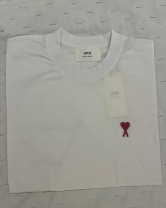 T shirt bianco con cuore