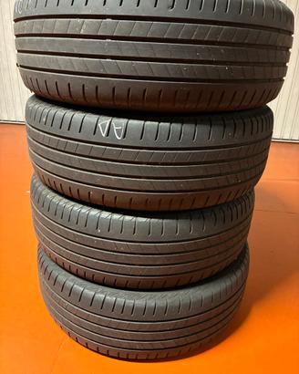4 Gomme Estive Bridgestone 215/60 R17 96H