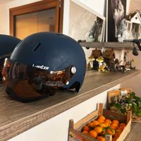 Caschetto con visiera