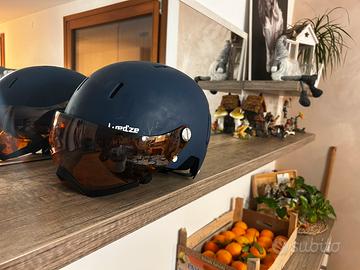 Caschetto con visiera