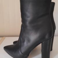 Stivaletti con tacco alto