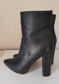 Stivaletti con tacco alto