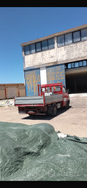 Camion con cassone ribaltabile