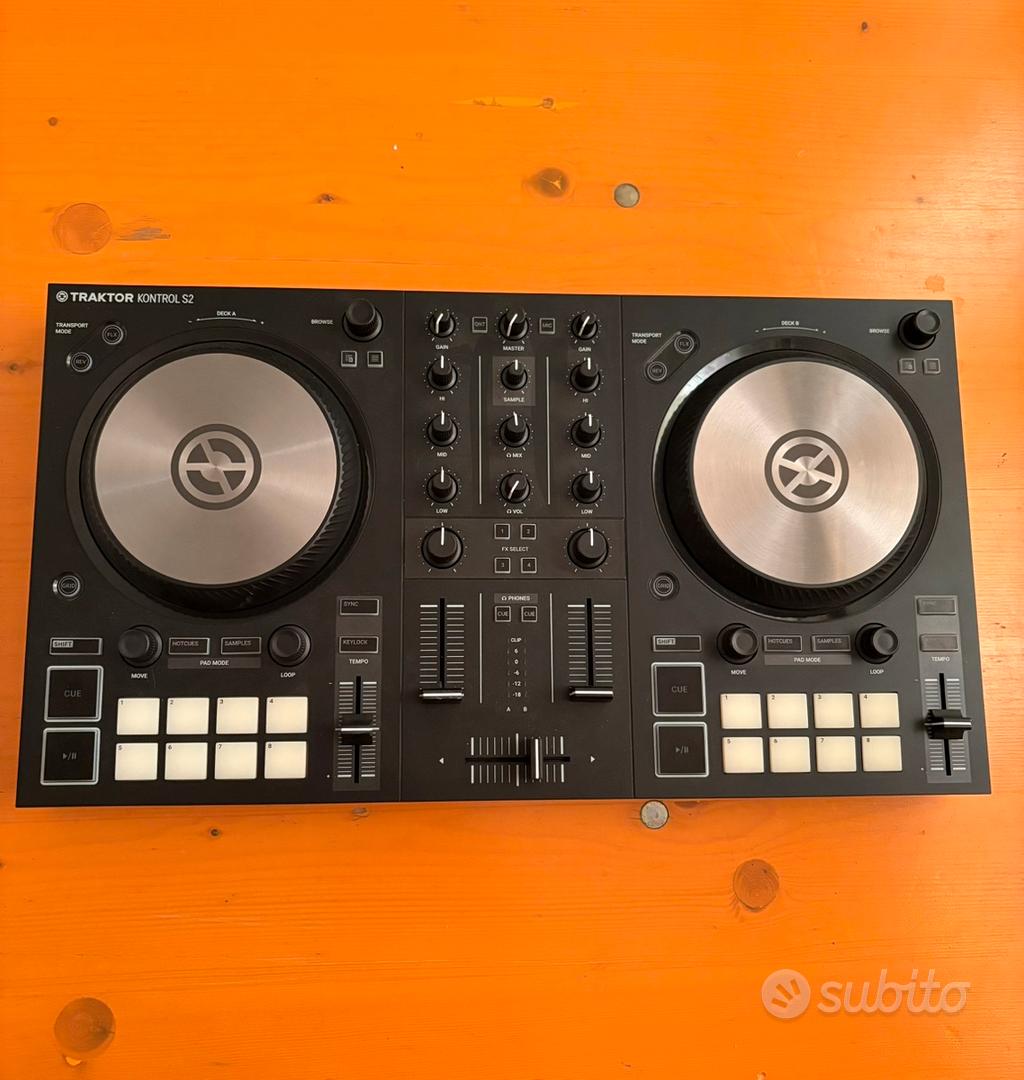 Console Traktor S2 MK3 - Audio/Video In vendita a Venezia