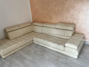 Divano semerarato in pelle