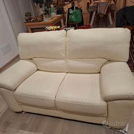 Divani similpelle usati
