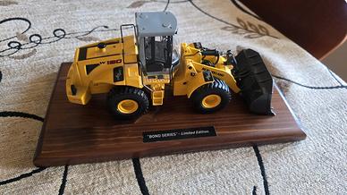 Modellino New Holland - Edizione Limitata Bond 